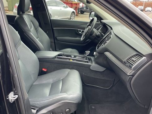Used 2020 Volvo XC90 T6 Momentum image 6