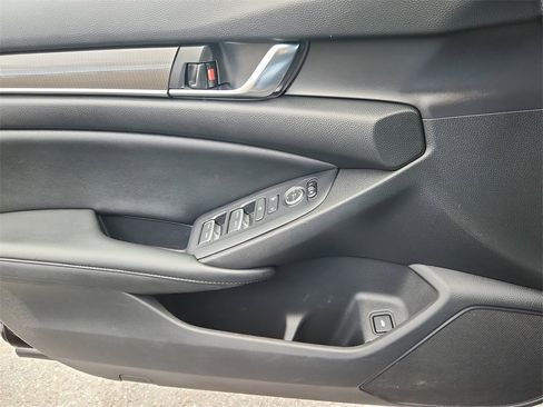 Used 2022 Honda Accord Sport image 9