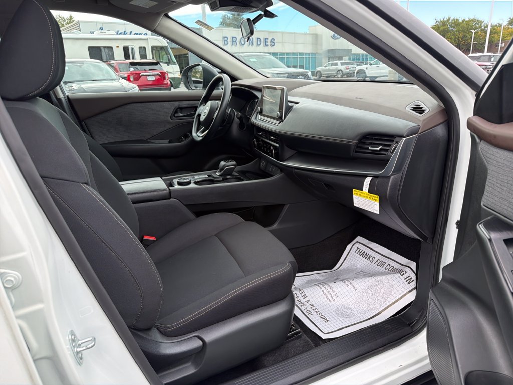 Used 2023 Nissan Rogue S AWD/4WD image 14