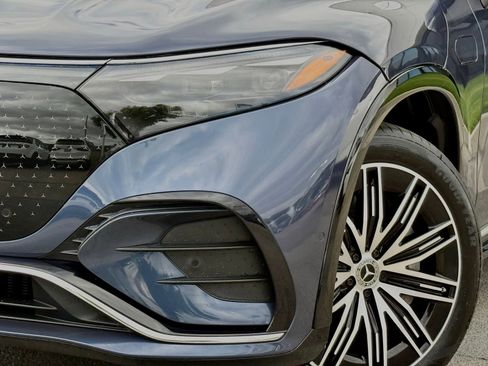 Used 2023 Mercedes-Benz EQS 580 4MATIC SUV image 3
