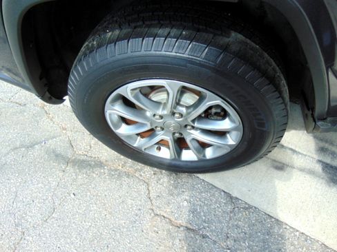 Used 2014 Jeep Grand Cherokee Limited image 18