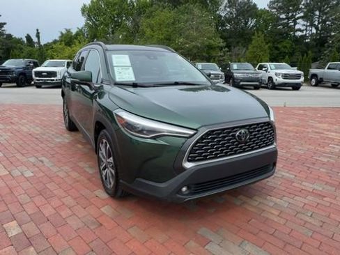 Used 2022 Toyota Corolla Cross XLE w/ Convenience Package FWD image 5
