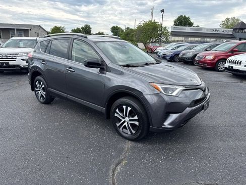 Used 2017 Toyota RAV4 LE AWD/4WD image 7