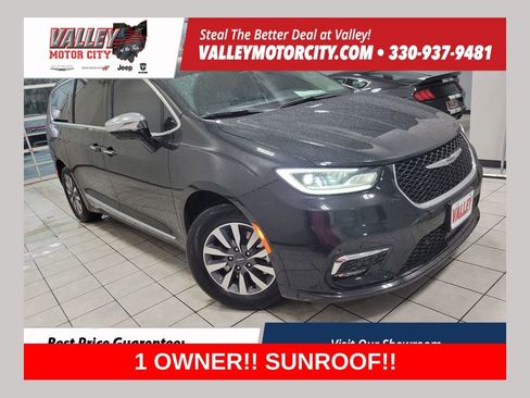 Used 2023 Chrysler Pacifica Limited image 1