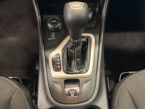 Used 2017 Jeep Cherokee Altitude AWD/4WD image 15