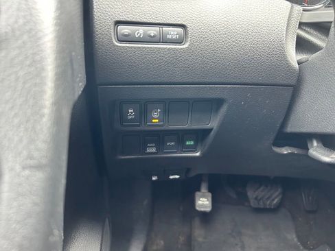 Used 2017 Nissan Rogue S image 17