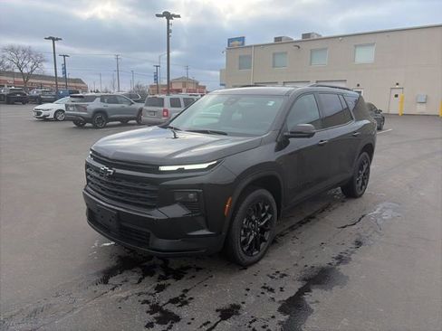 Used 2024 Chevrolet Traverse LT w/ Midnight/Sport Edition image 1