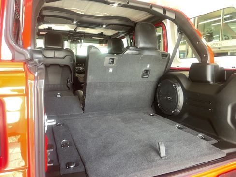 Used 2025 Jeep Wrangler Unlimited Sahara AWD/4WD image 25