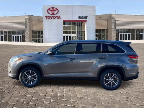 Certified 2019 Toyota Highlander FWD V6 image 4