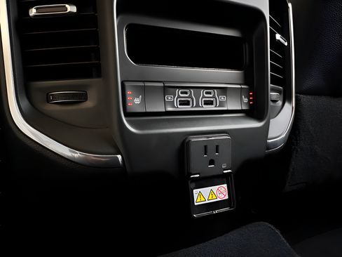 Used 2026 RAM 2500 Laramie AWD/4WD image 25