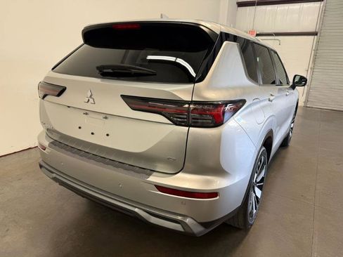 Used 2025 Mitsubishi Outlander SE FWD image 8