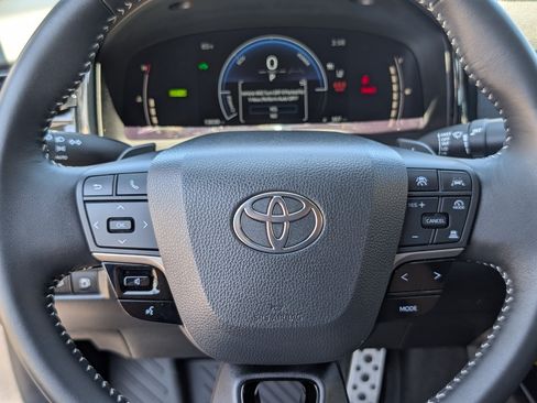 Used 2026 Toyota Camry SE FWD image 18