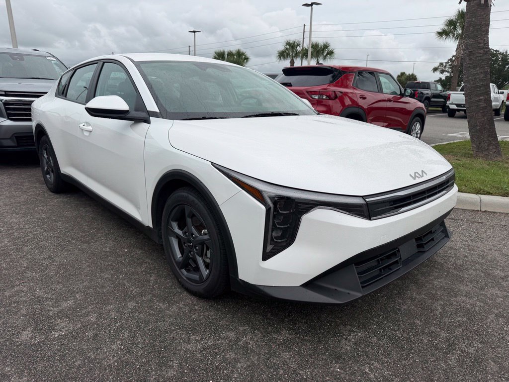 Certified 2025 Kia K4 FWD image 1