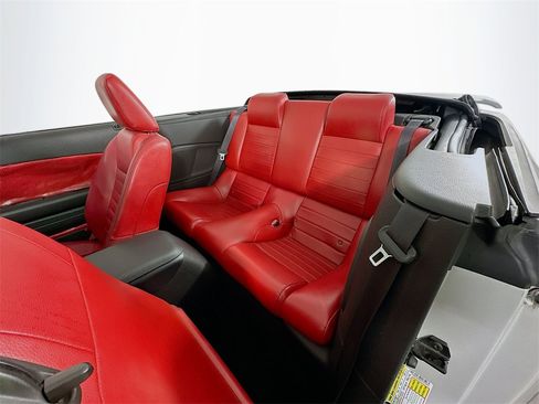 Used 2005 Ford Mustang GT Premium image 25