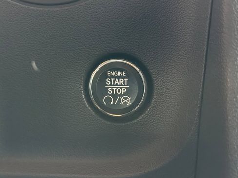 Used 2010 Dodge Challenger SRT8 w/ Special Edition Group image 29