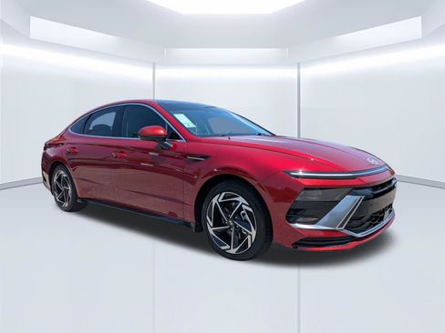 Certified 2025 Hyundai Sonata SEL FWD image 2
