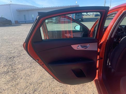 Used 2023 Kia Forte LXS w/ LXS Technology Package image 16