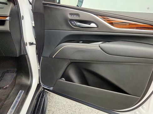 Used 2024 Cadillac Escalade ESV Luxury RWD image 26