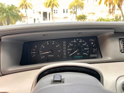 Used 1998 Lincoln Mark VIII RWD image 16