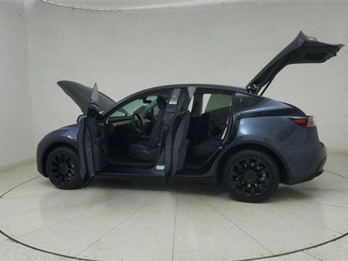 Used 2025 Tesla Model Y Long Range image 71