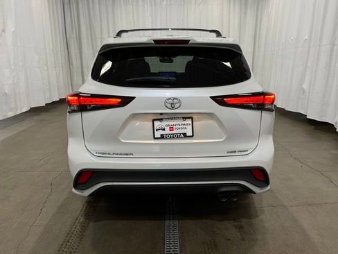 Certified 2024 Toyota Highlander XSE AWD/4WD image 5