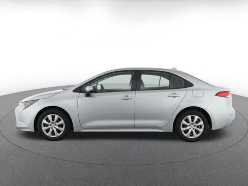 Used 2025 Toyota Corolla LE FWD image 4