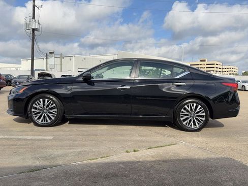 Used 2025 Nissan Altima 2.5 SV FWD image 6