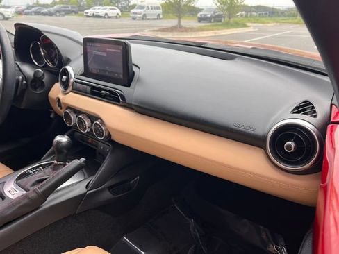 Used 2019 MAZDA MX-5 Miata Grand Touring RWD image 17