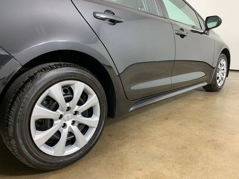 Used 2022 Toyota Corolla LE image 9