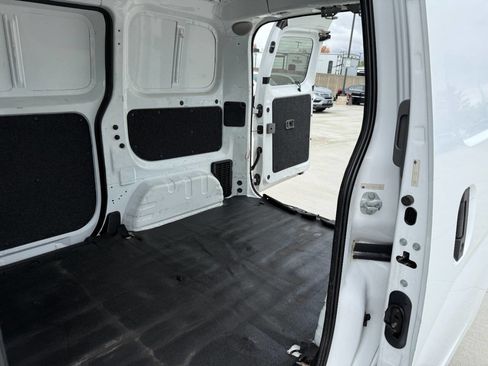 Used 2015 Chevrolet City Express LS image 16