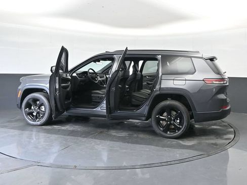 Used 2025 Jeep Grand Cherokee L Altitude AWD/4WD image 41