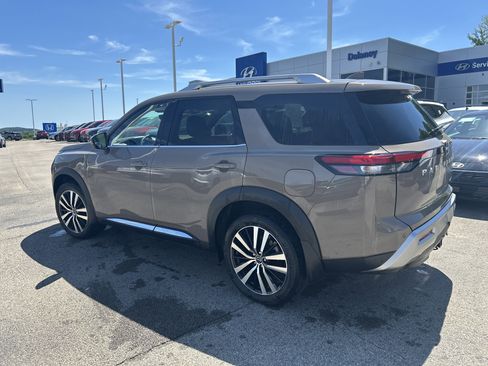 Used 2025 Nissan Pathfinder Platinum AWD/4WD image 8
