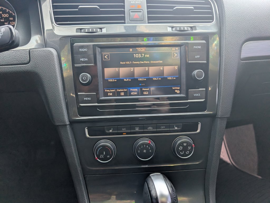 Used 2020 Volkswagen Golf 4-Door FWD image 19