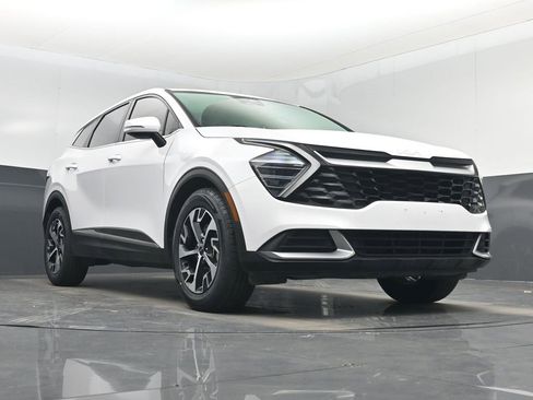 Certified 2024 Kia Sportage EX image 47