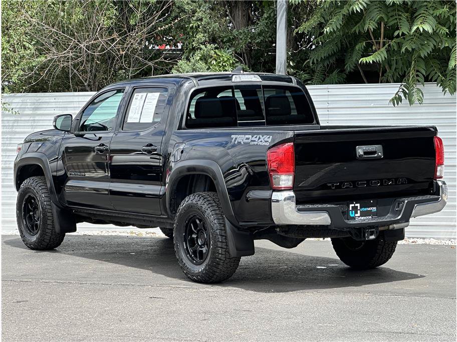 Used 2017 Toyota Tacoma TRD Off-Road w/ Tow Package (A/T) AWD/4WD image 3