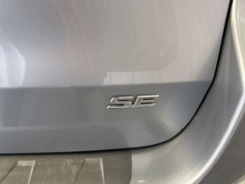 Used 2014 Toyota Sienna SE FWD image 14