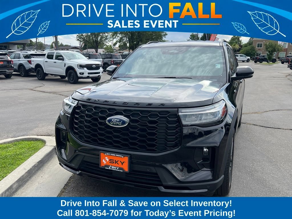 Used 2025 Ford Explorer ST-Line w/ ST-Line Street Pack AWD/4WD image 2