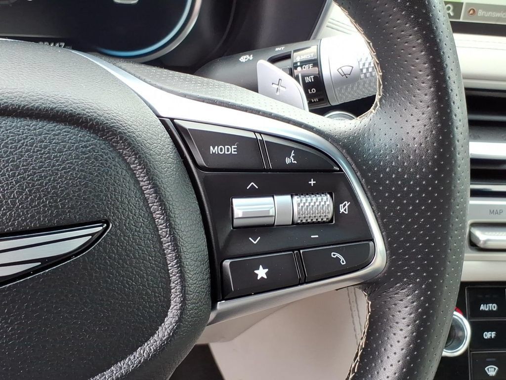 Used 2025 Genesis G70 2.5T AWD/4WD image 18