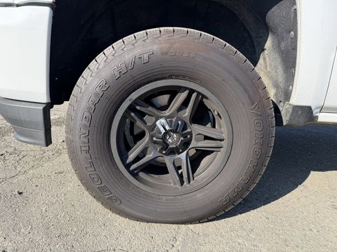 Used 2018 Chevrolet Silverado 1500 LT w/ All Star Edition image 9