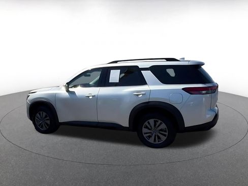 Used 2025 Nissan Pathfinder SV image 10