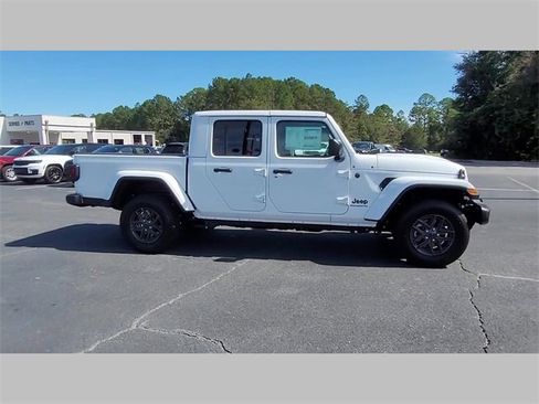 New 2025 Jeep Gladiator Sport image 37