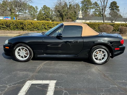 Used 2002 MAZDA MX-5 Miata 2dr Conv Cloth Auto image 2