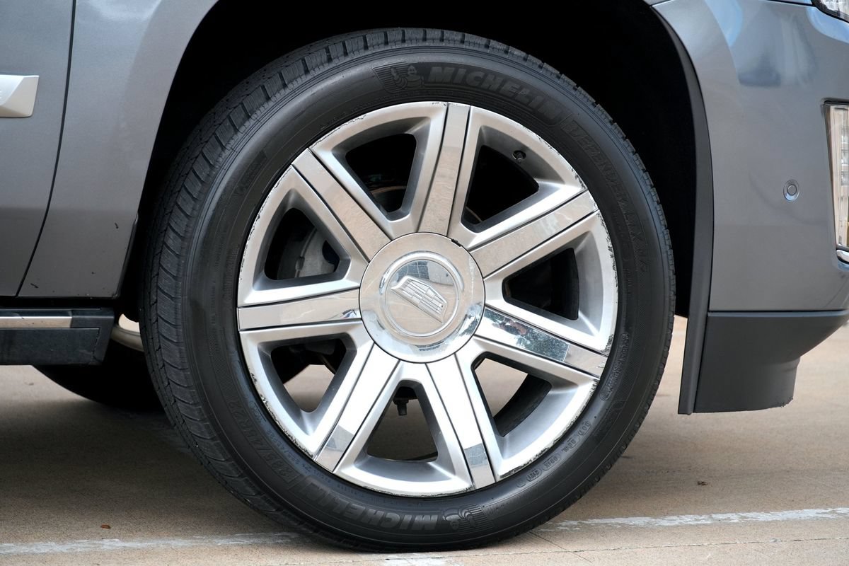 Used 2019 Cadillac Escalade Premium Luxury AWD/4WD image 31