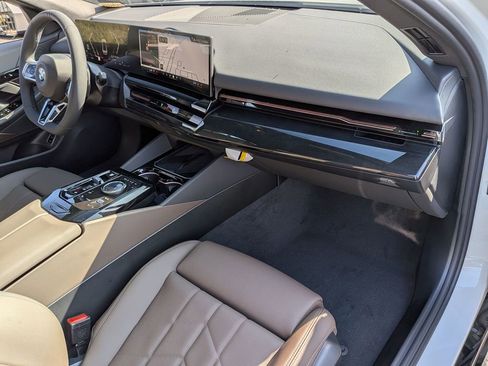 New 2026 BMW 530i w/ M Sport Package image 9