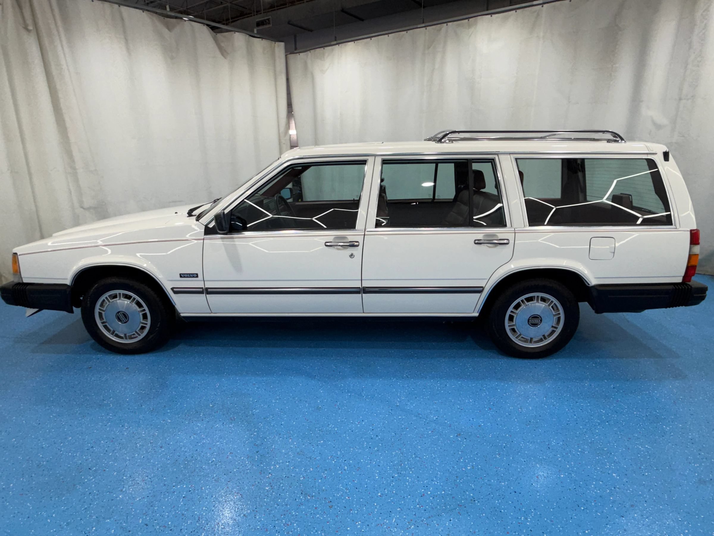 Used 1988 Volvo 740 GLE RWD image 3