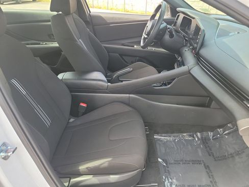 Used 2025 Hyundai Elantra Sport FWD image 18