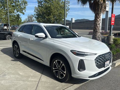 Used 2025 Audi Q5 Premium Plus w/ Premium Plus image 4