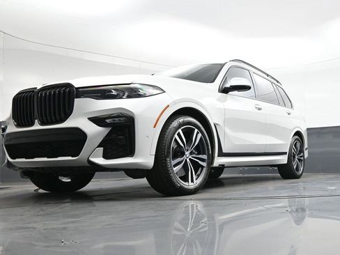 Used 2021 BMW X7 xDrive40i w/ M Sport Package AWD/4WD image 33