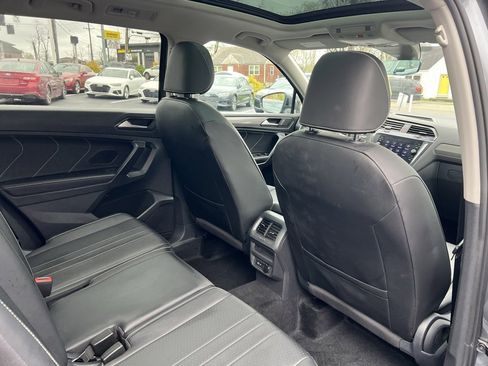 Used 2022 Volkswagen Tiguan SE w/ Panoramic Sunroof Package image 29