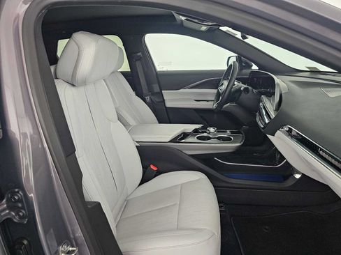 Used 2025 Cadillac Lyriq Luxury AWD/4WD image 10
